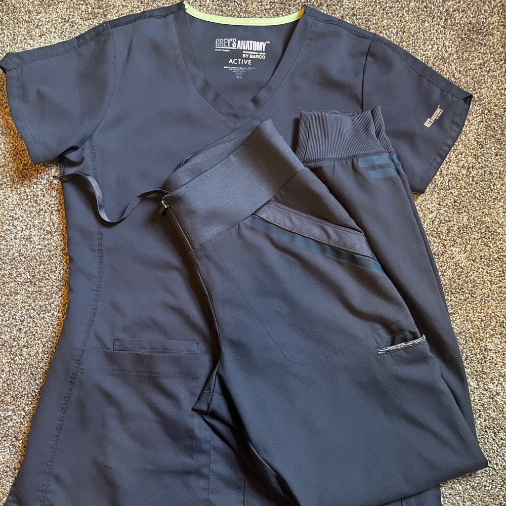 Grey's Anatomy Active Scrub Set in Charcoal size XS